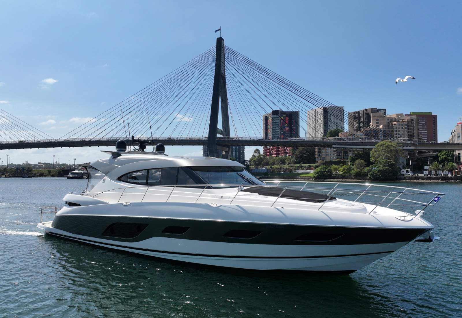 Riviera 6000 Sport Yacht Platinum Edition