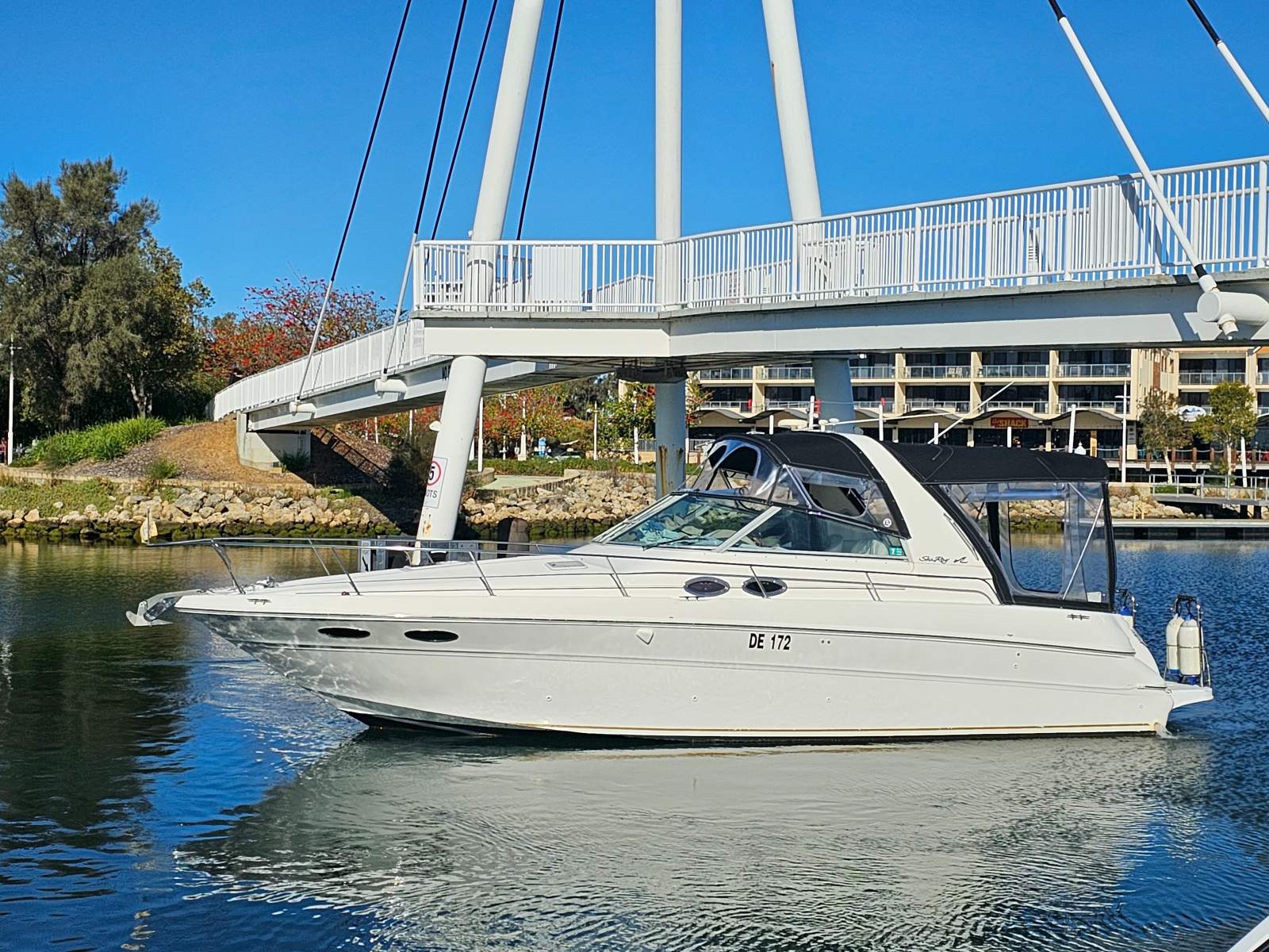 Sea Ray 310 Sundancer - Adventure-Ready!
