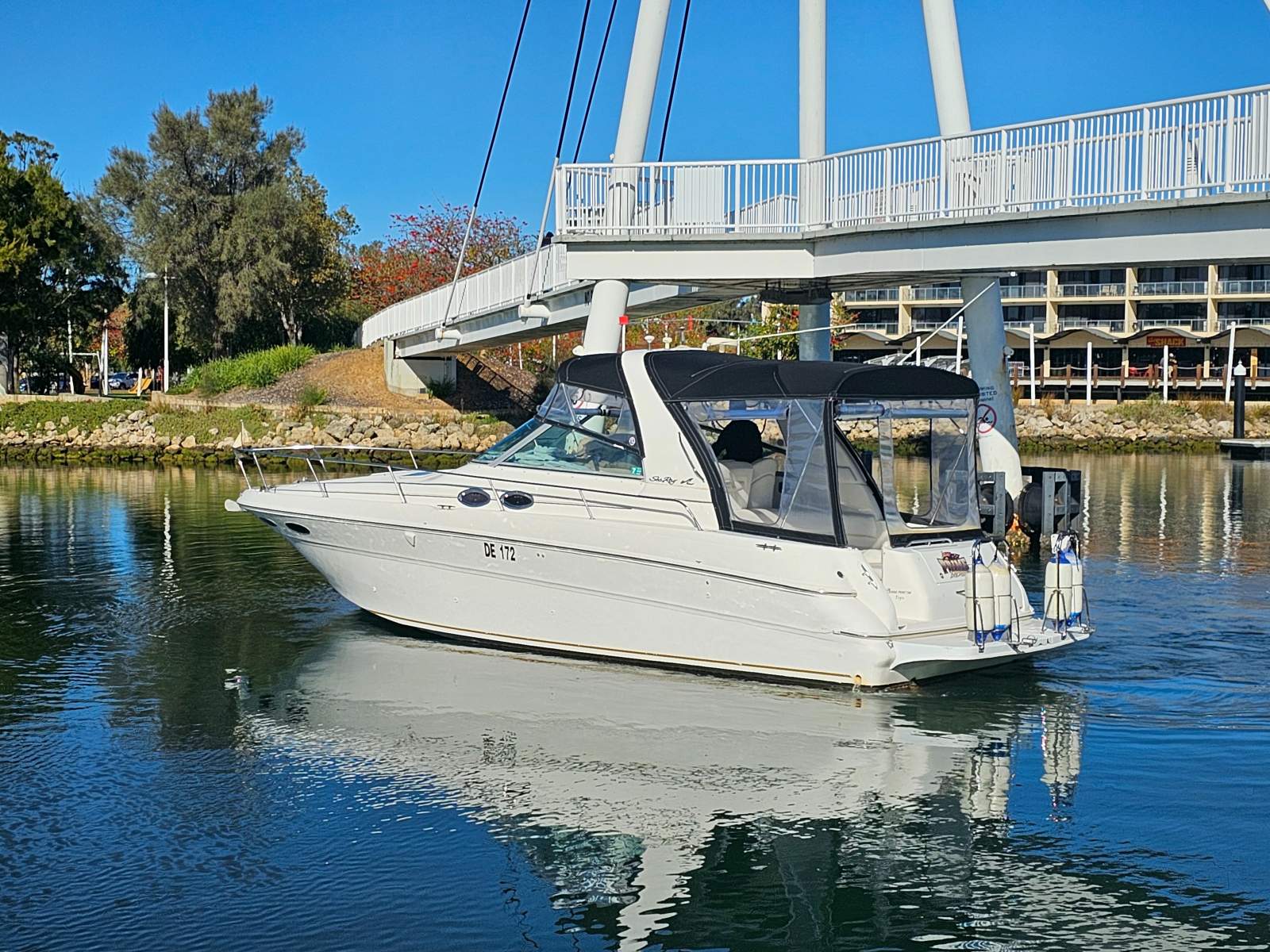 Sea Ray 310 Sundancer - Adventure-Ready!