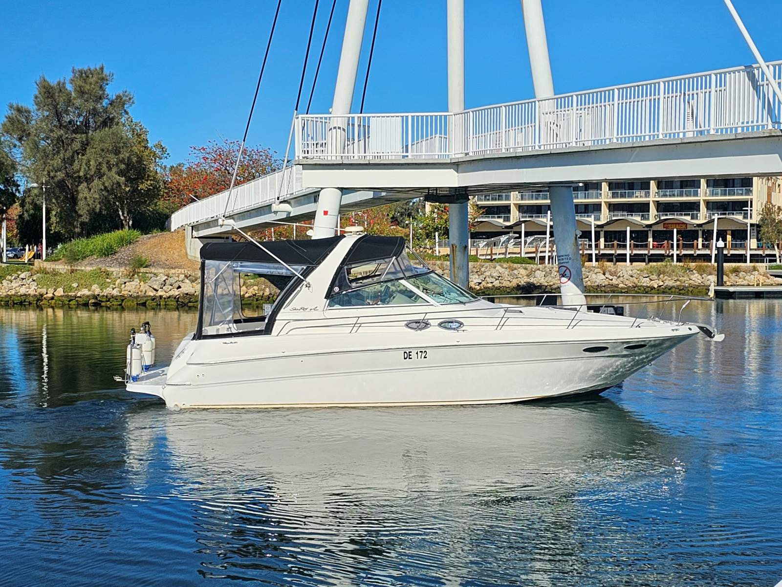 Sea Ray 310 Sundancer - Adventure-Ready!