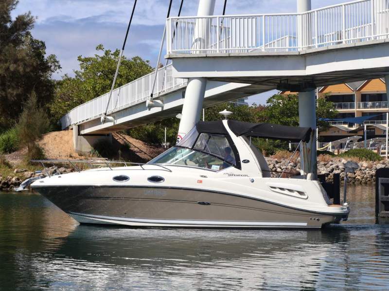 Sea Ray 275 Sundancer - Family fun!