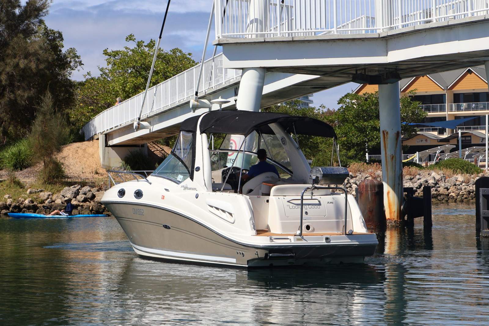 Sea Ray 275 Sundancer - Family fun!