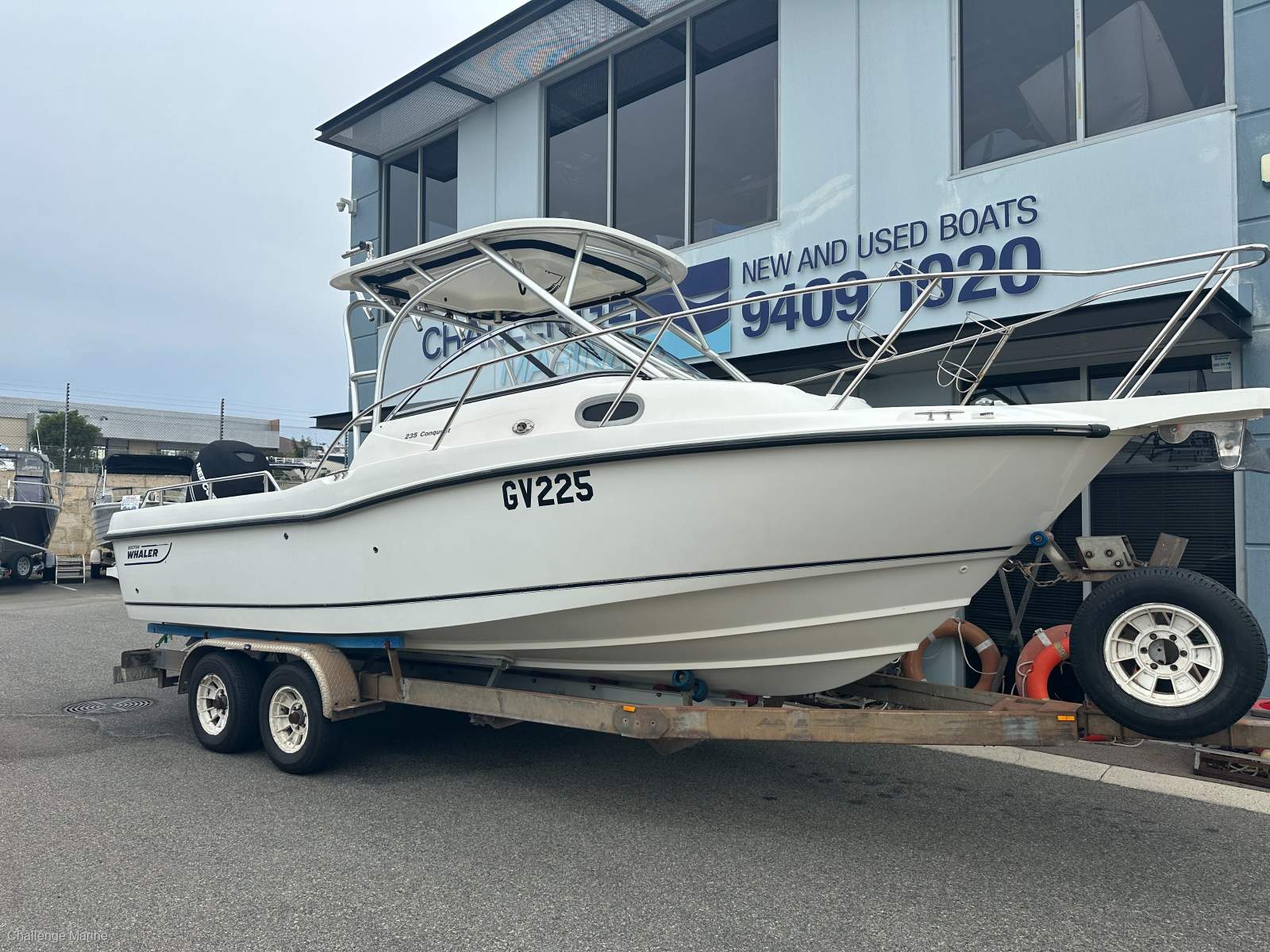 Boston Whaler 235 Conquest