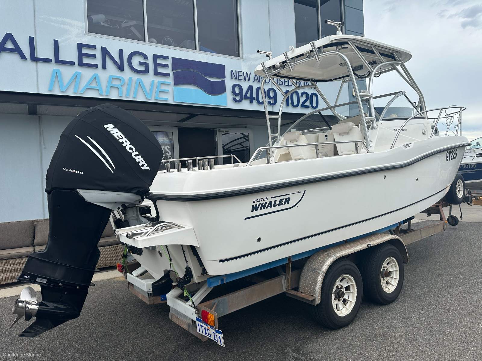 Boston Whaler 235 Conquest