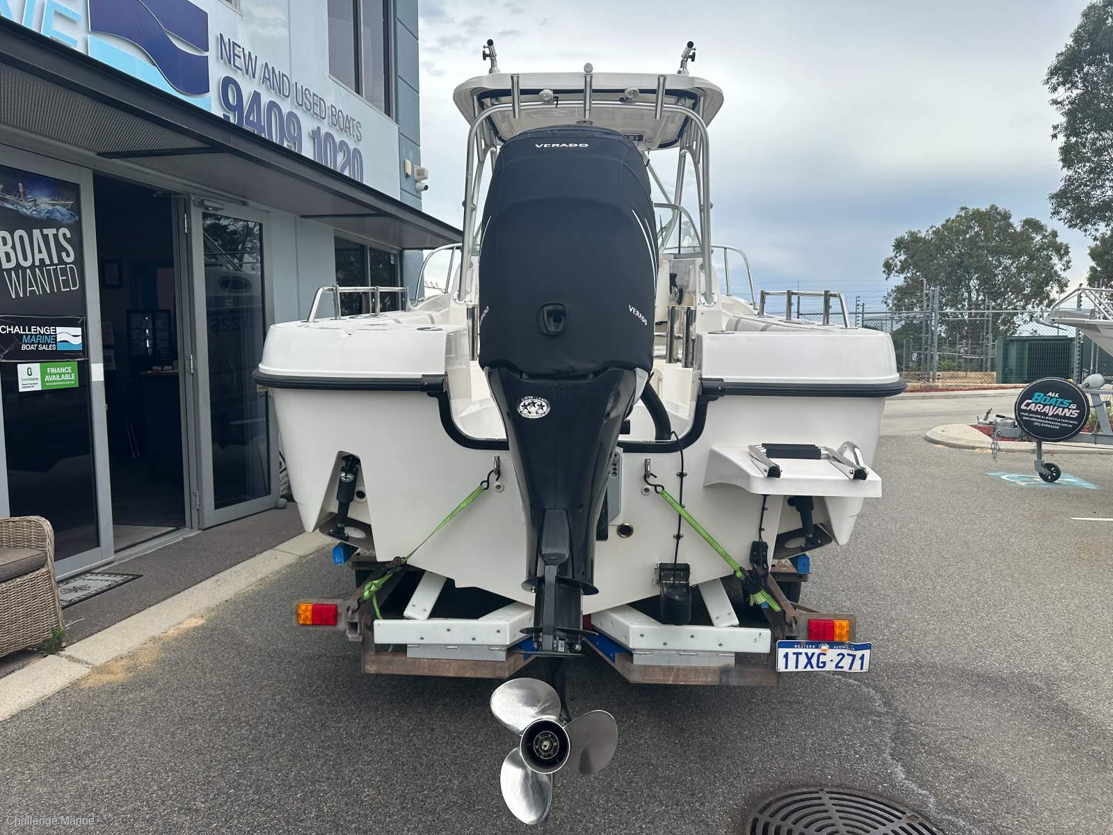 Boston Whaler 235 Conquest