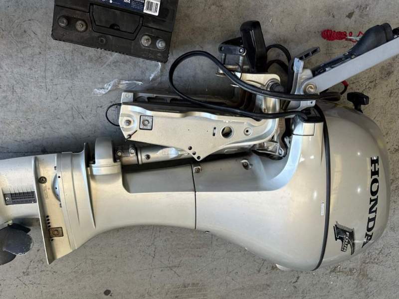 Honda 4 stoke Outboard Motor for sale