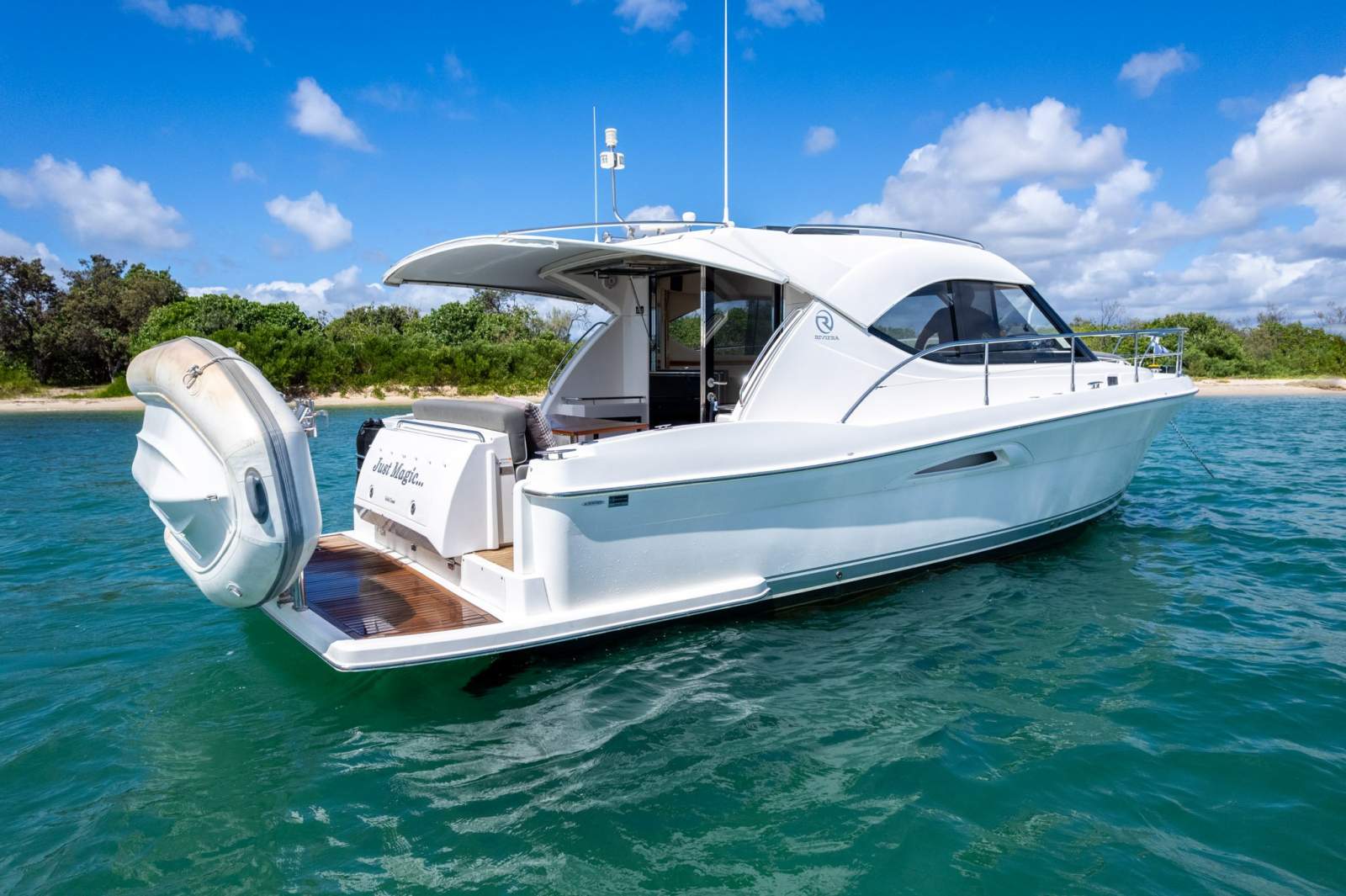 Riviera 3600 Sport Yacht