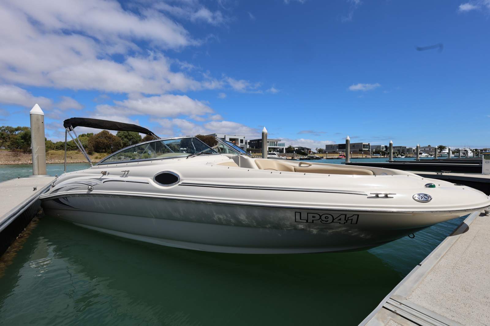 Sea Ray 240 Sundeck
