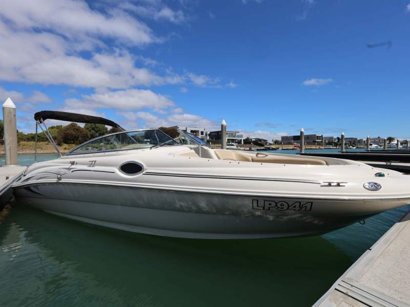 Sea Ray 240 Sundeck