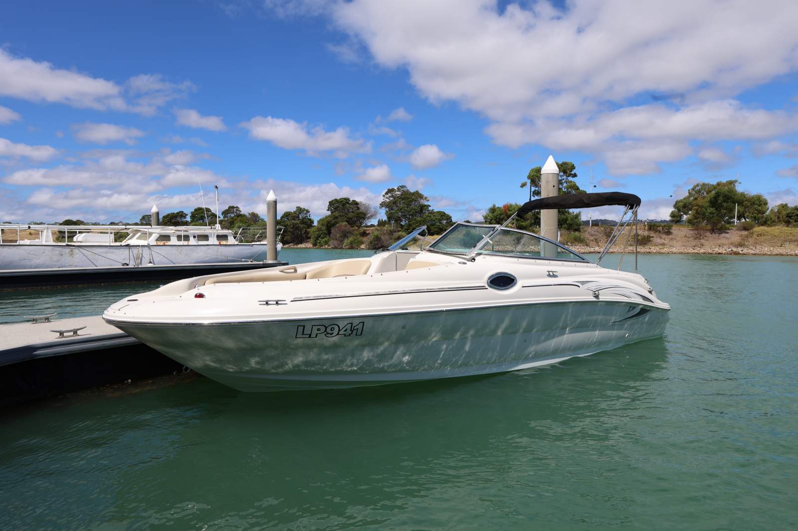 Sea Ray 240 Sundeck