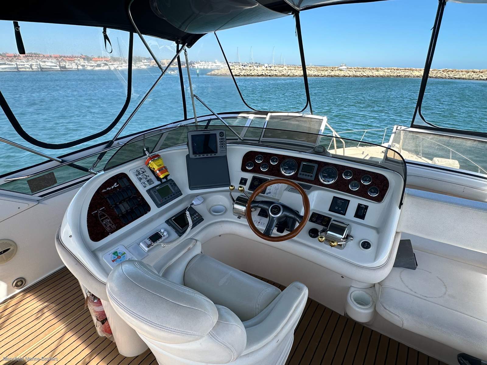 Sea Ray 450 Express Bridge