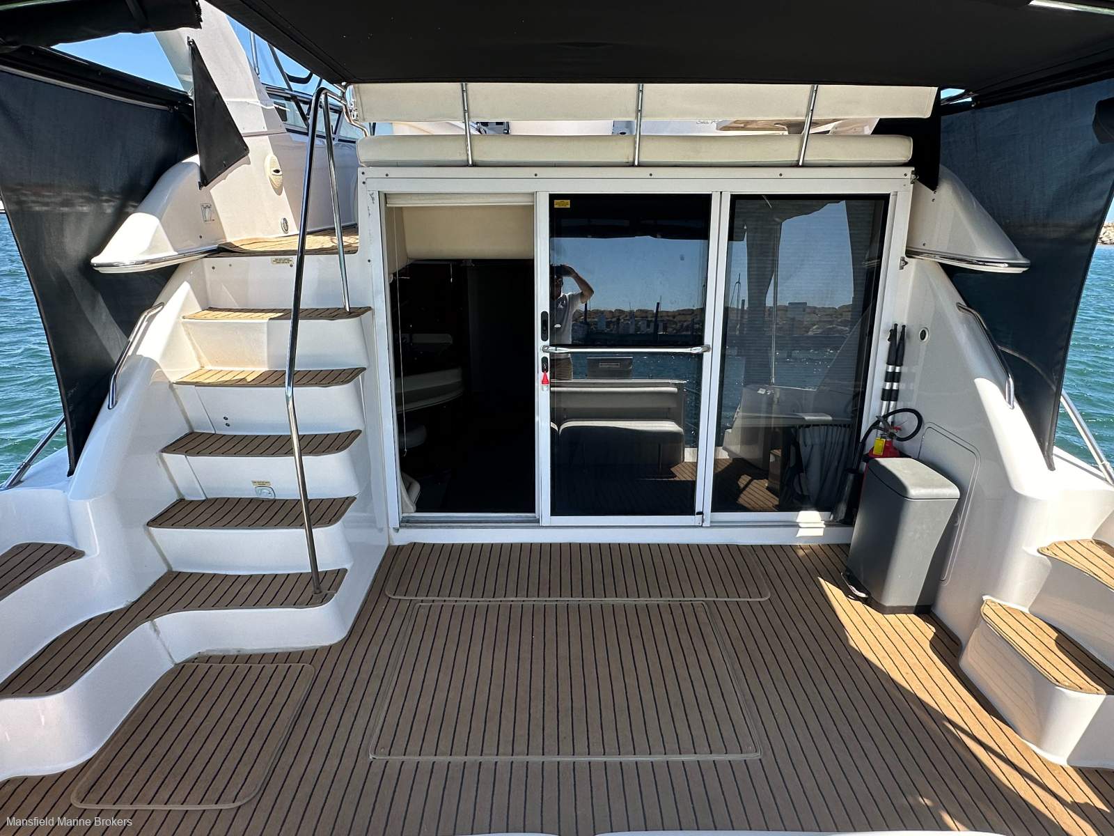 Sea Ray 450 Express Bridge