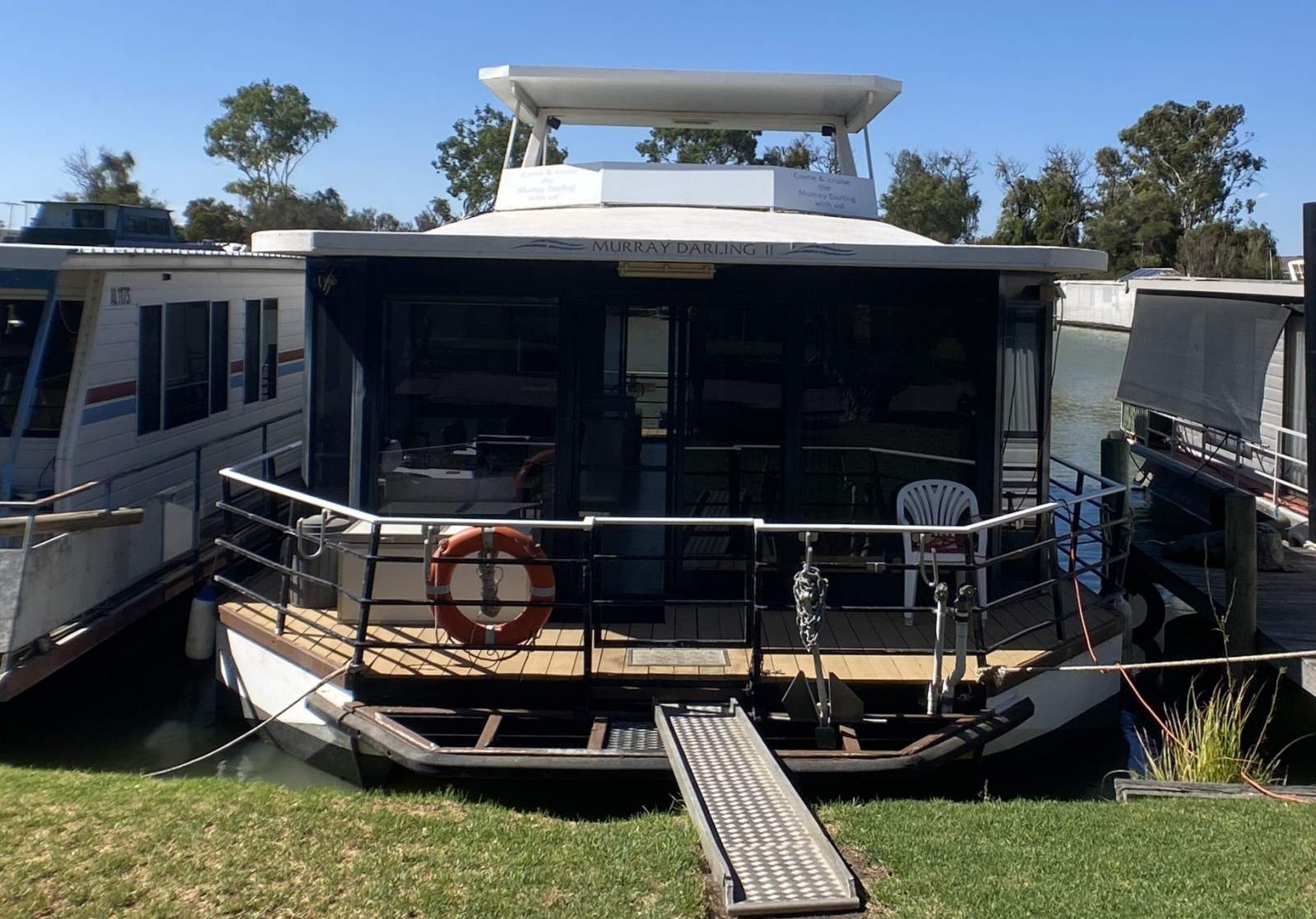 MURRAY DARLING II Affordable Hire/Survey Houseboat