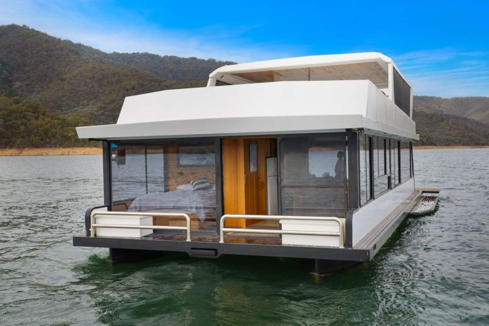 Units Houseboat Holiday Home on Lake Eildon:Units on Lake Eildon