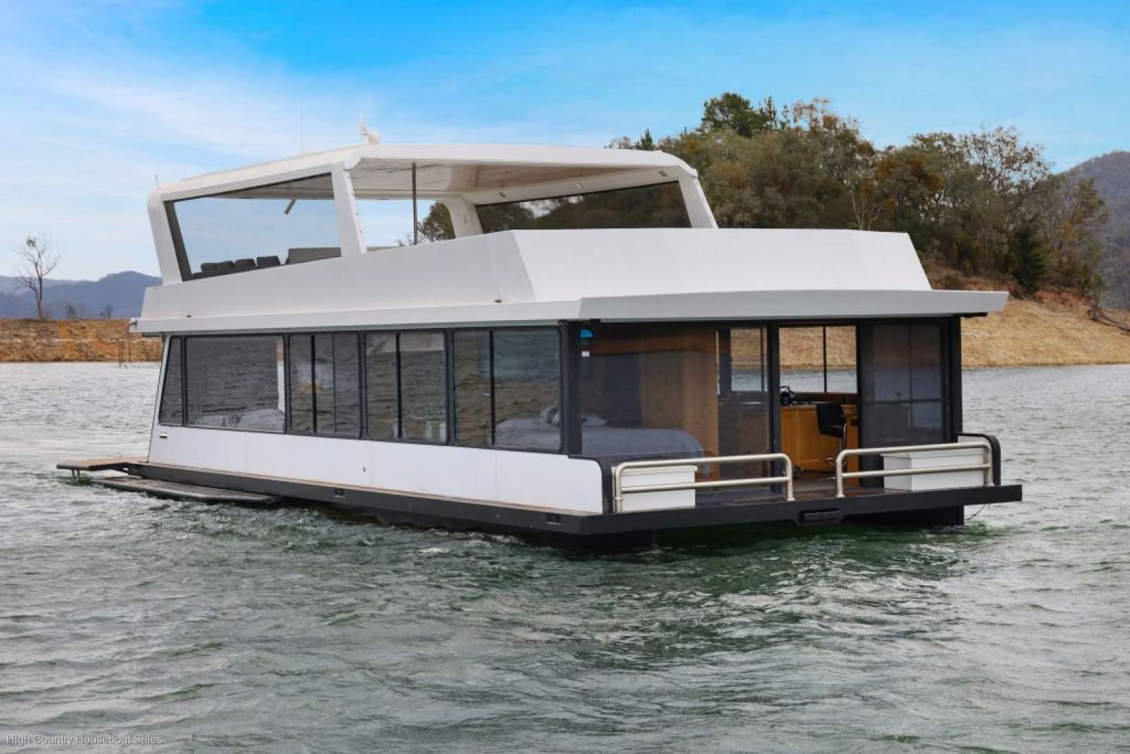 Units Houseboat Holiday Home on Lake Eildon:Units on Lake Eildon