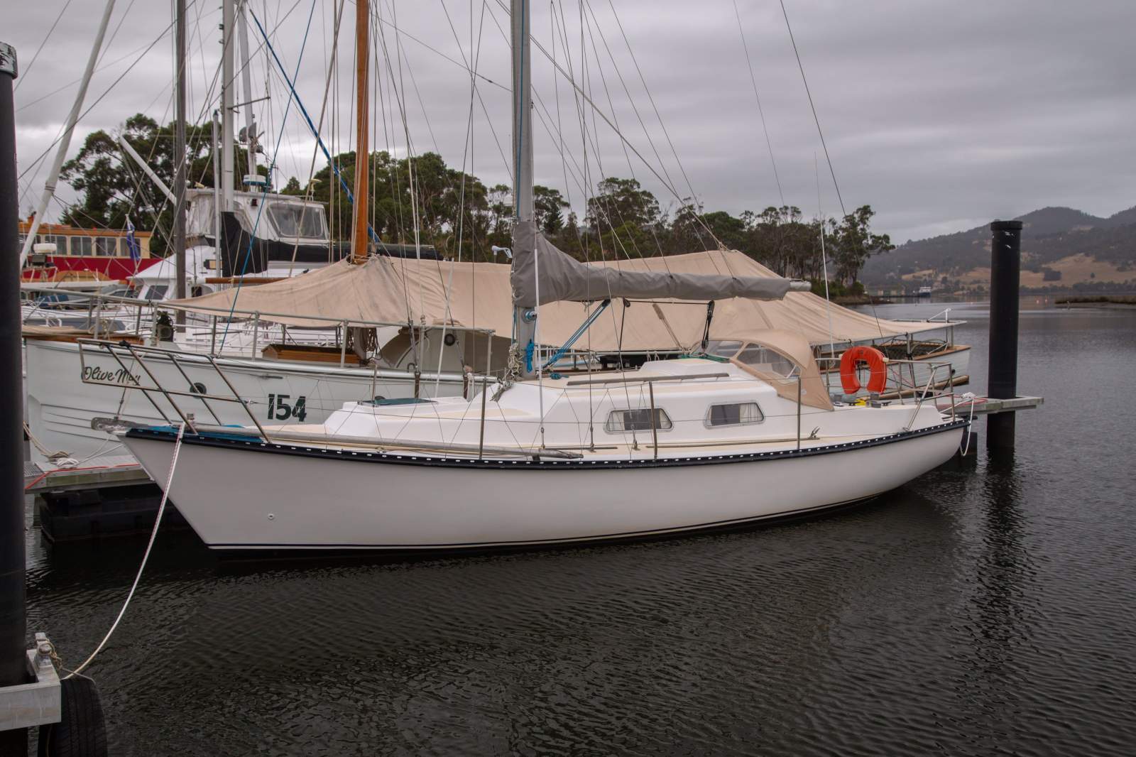 Sailmaster 845 EXCELLENT CONDITION, CAPABLE AND WELL EQUIPPED!