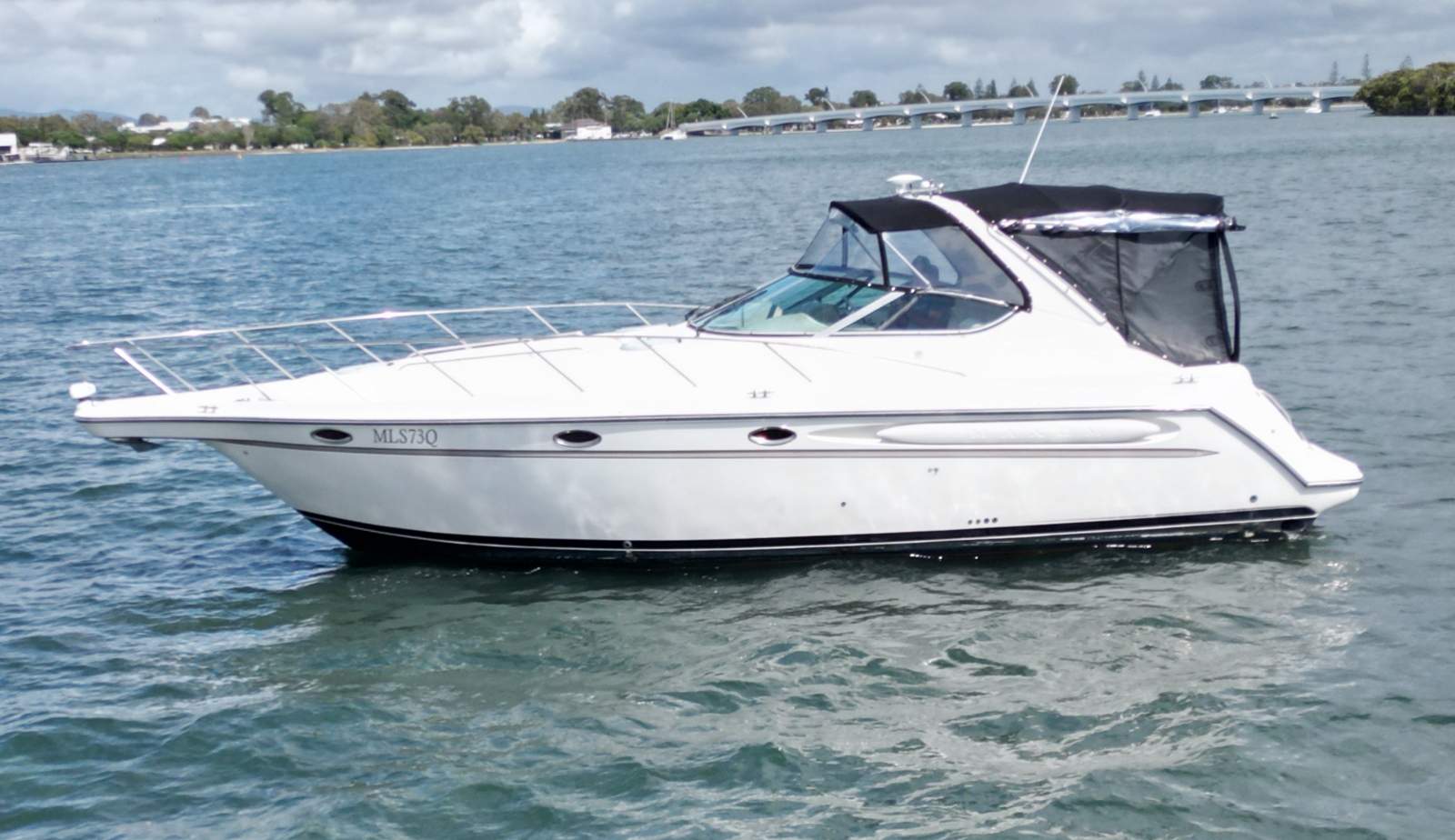 Maxum 3700