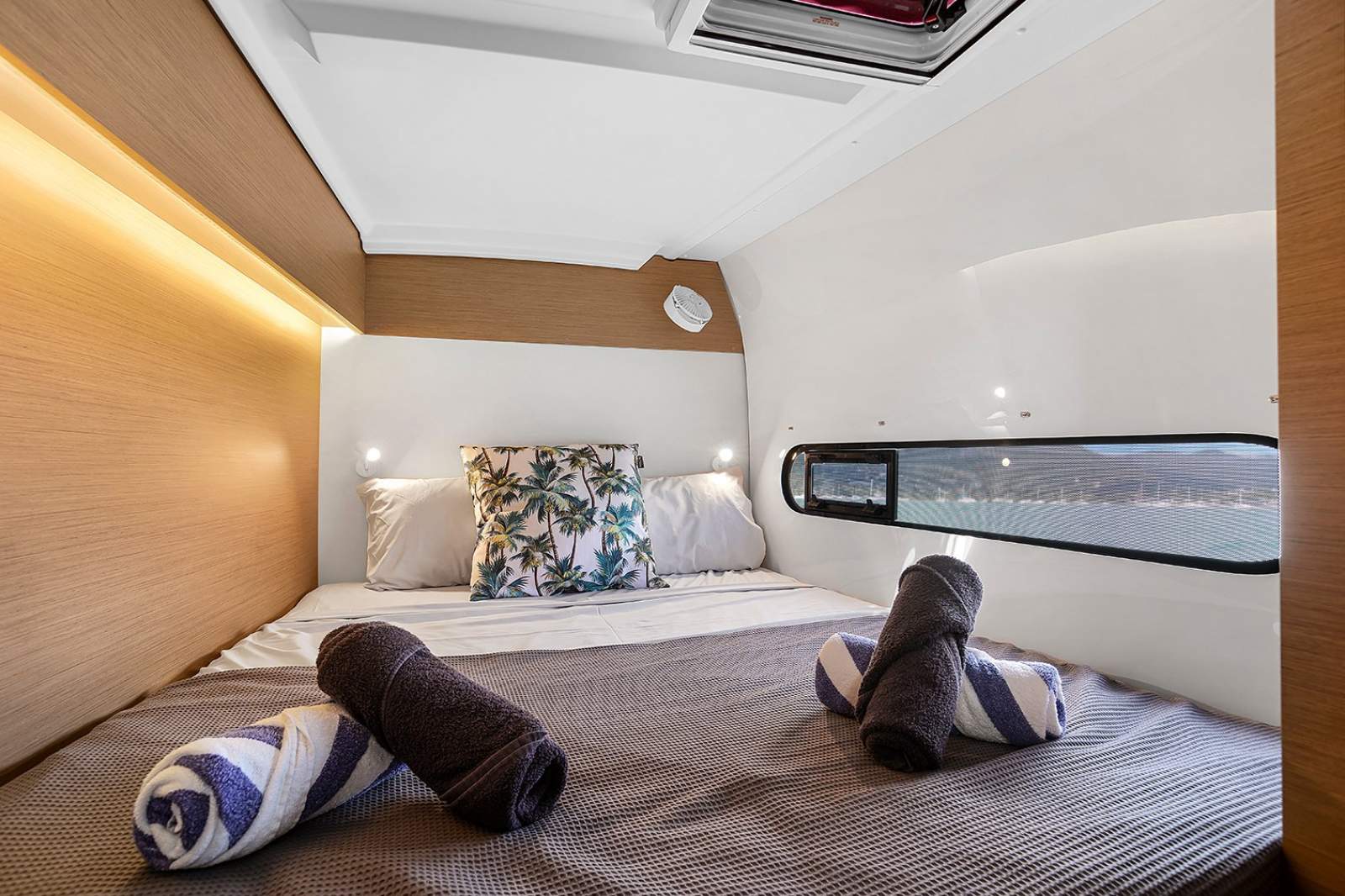 Excess 11:Starboard fwd double cabin