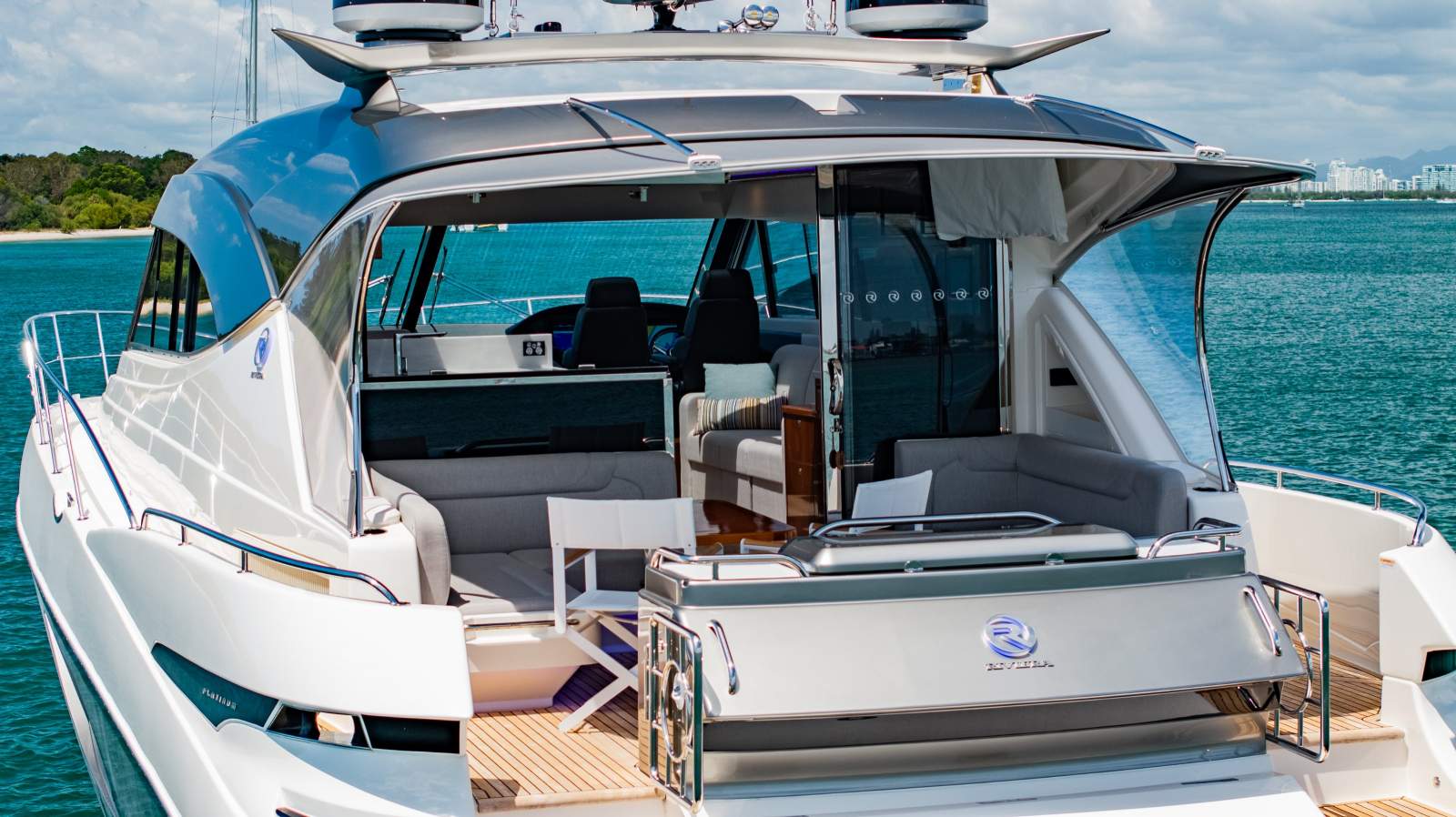 Riviera 6000 Sport Yacht Platinum Edition
