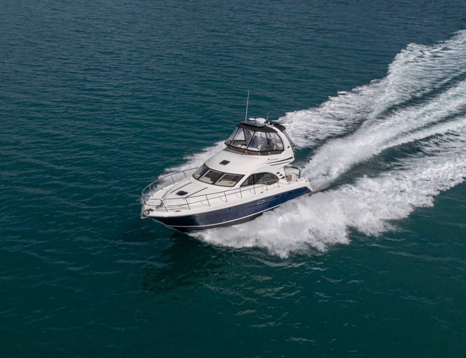 Sea Ray 44 Sedan Bridge