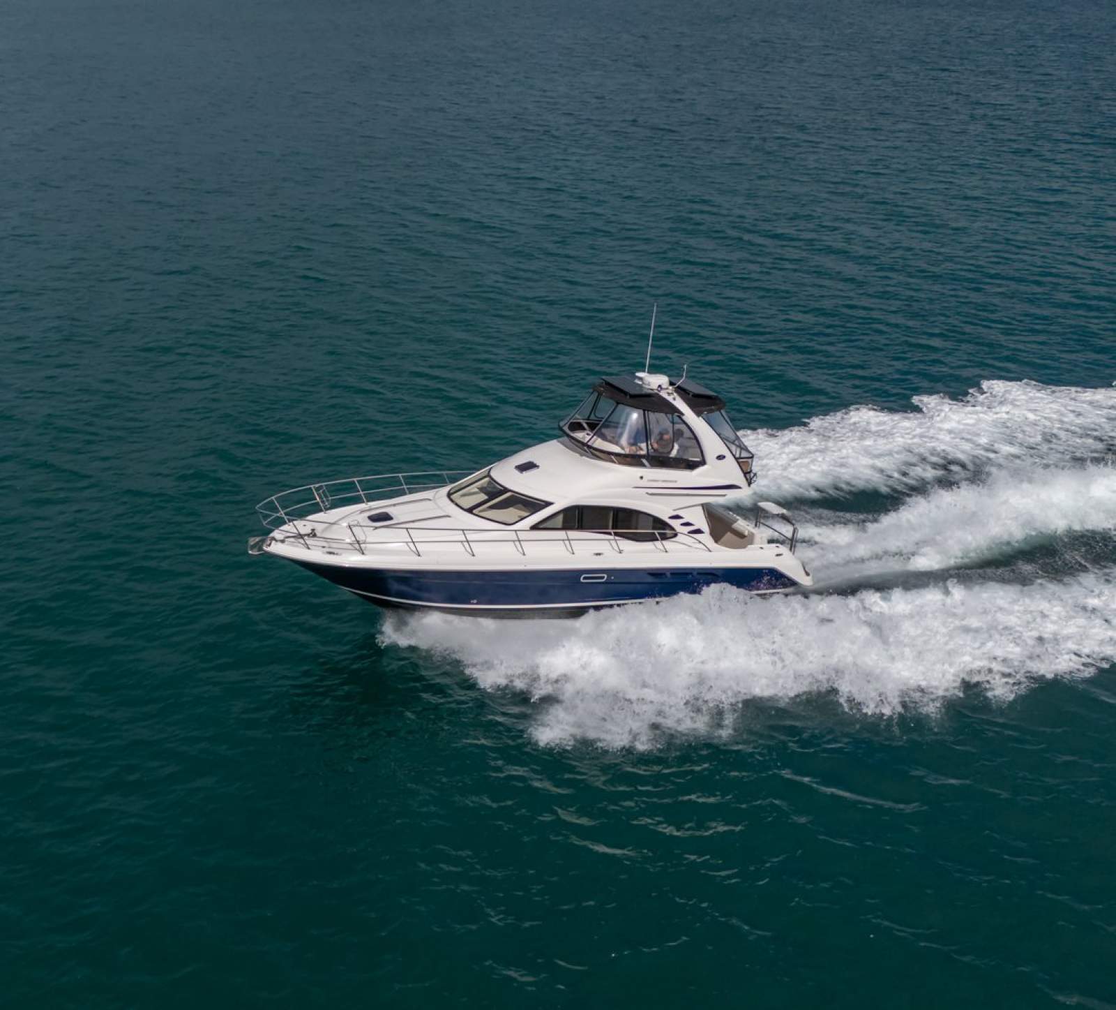 Sea Ray 44 Sedan Bridge