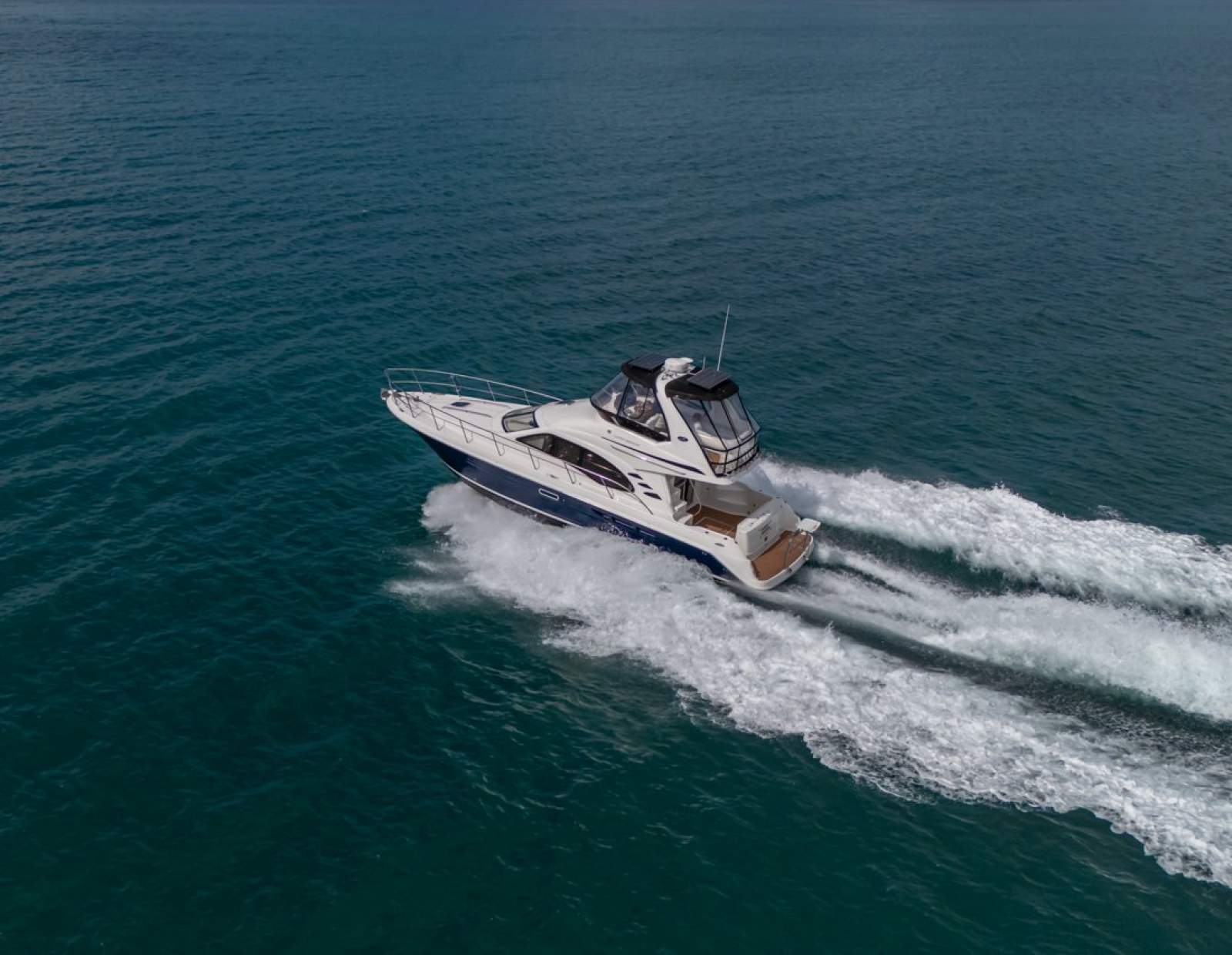 Sea Ray 44 Sedan Bridge