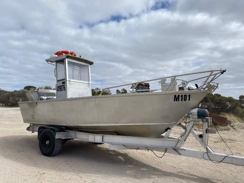 Custom 6m Aluminium Ablone dive boat.