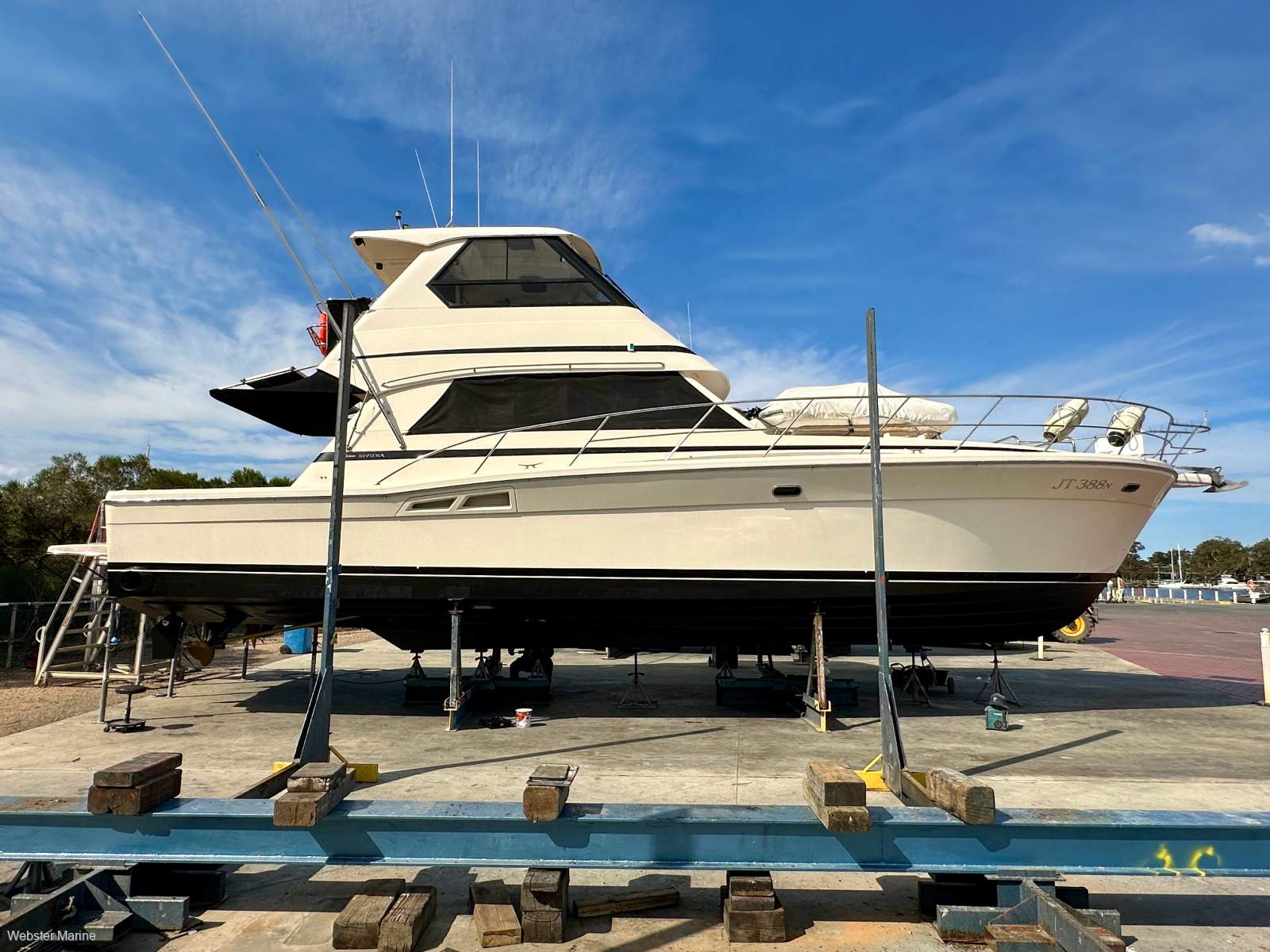 Riviera 48 Enclosed Flybridge