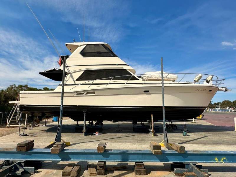 Riviera 48 Enclosed Flybridge