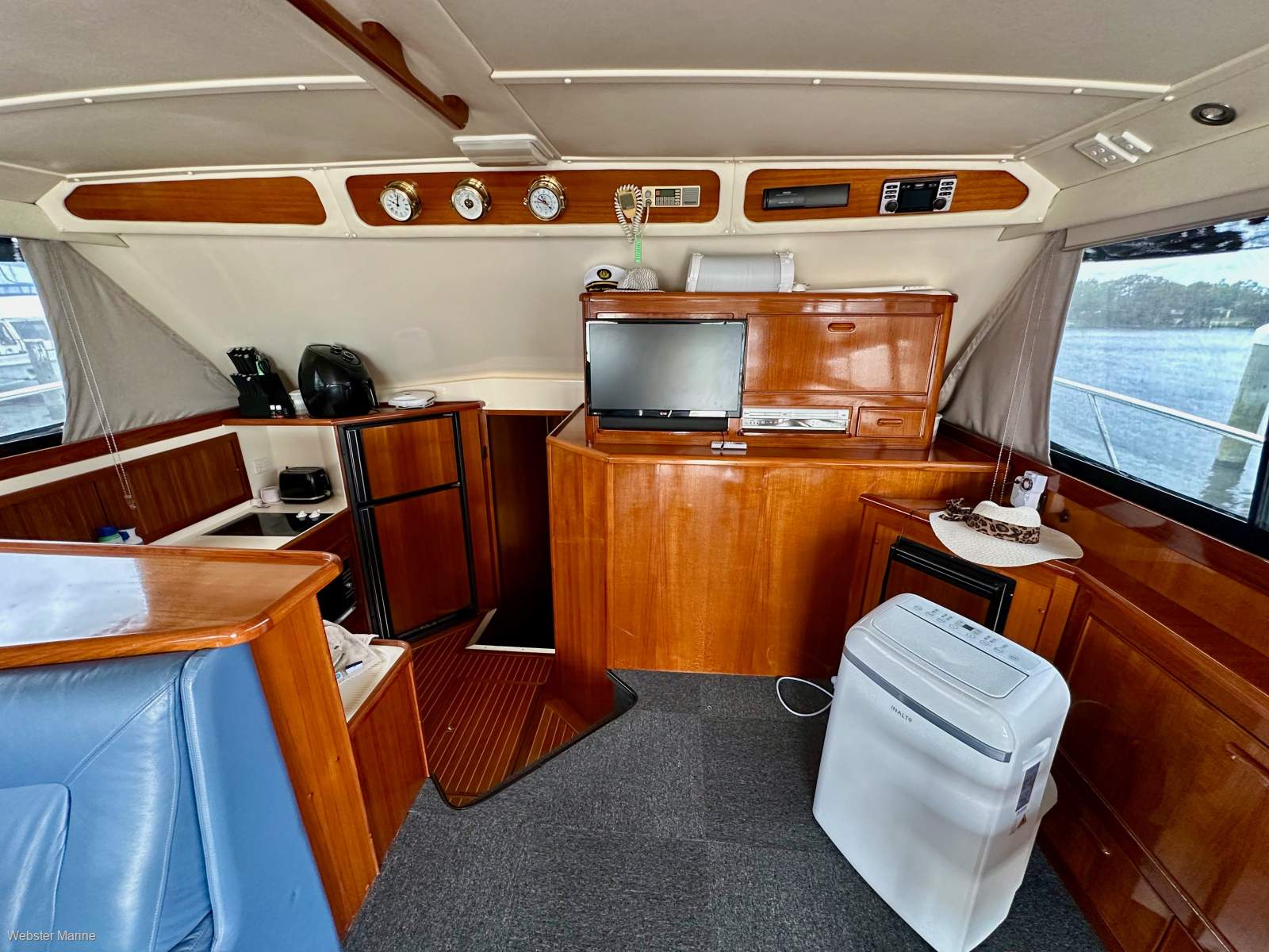 Riviera 48 Enclosed Flybridge For Sale | Webster Marine