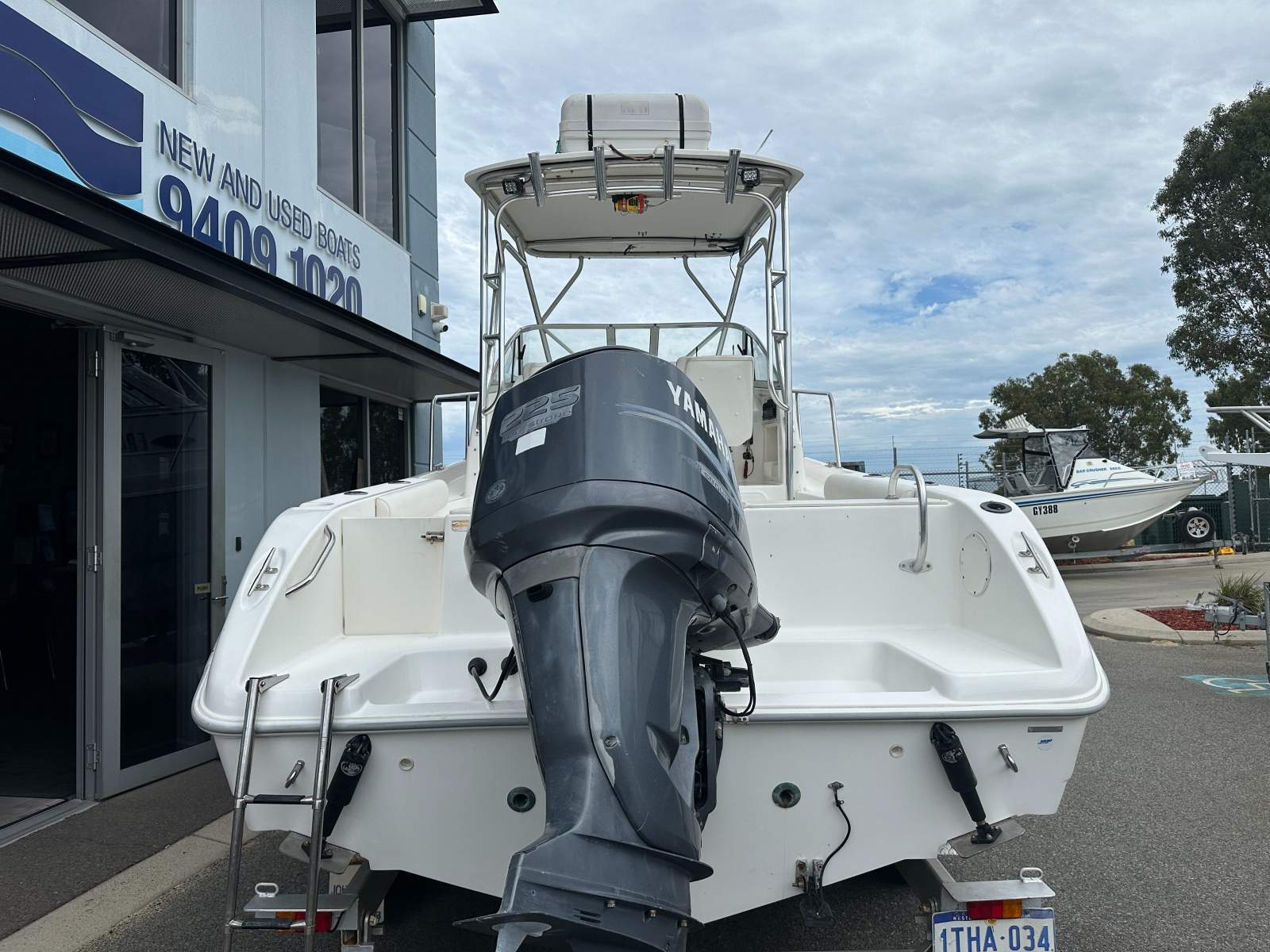 Cobia 230 Walkaround with Yamaha 225hp 4 Stroke