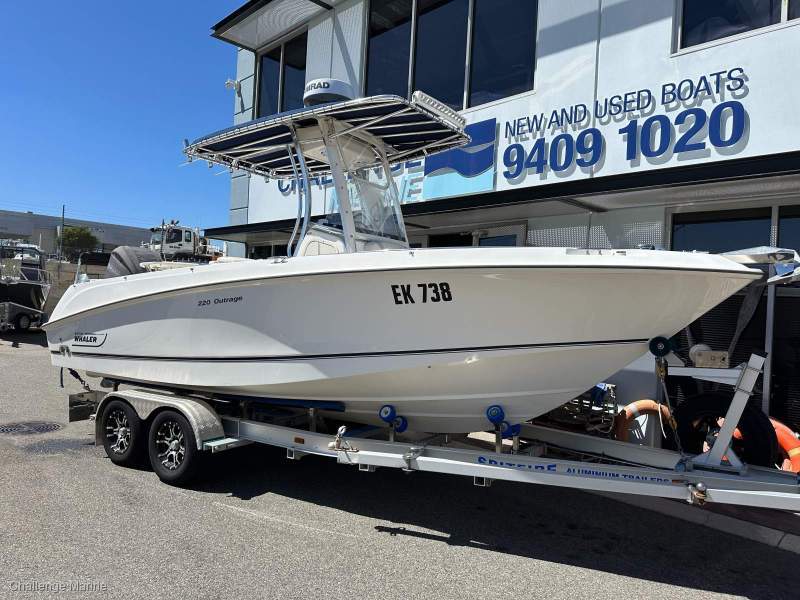 Boston Whaler 220 Outrage 2023 Yamaha 300 and 2022 Ally trailer