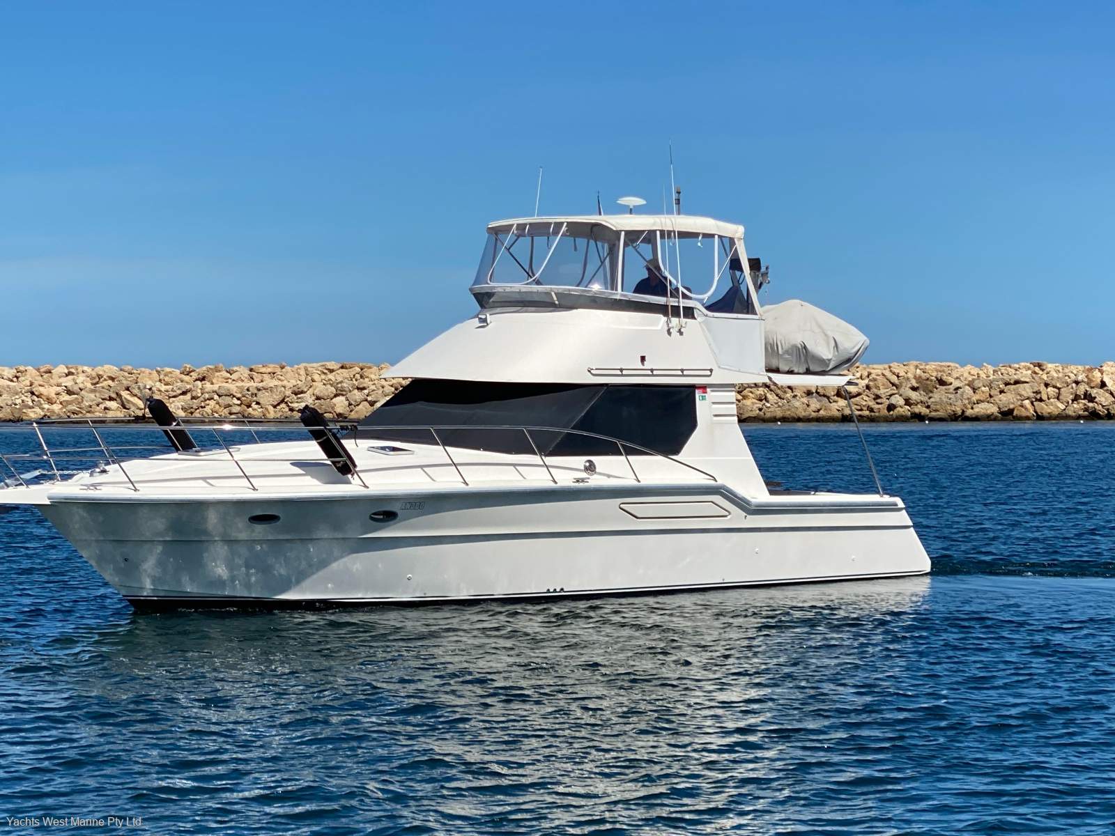 Thomascraft 38 Flybridge Cruiser:THOMASCRAFT 38 by YACHTS WEST ph 9335 7788