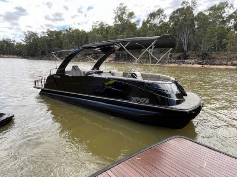 Harris Crowne Pontoon Boat 250 SL