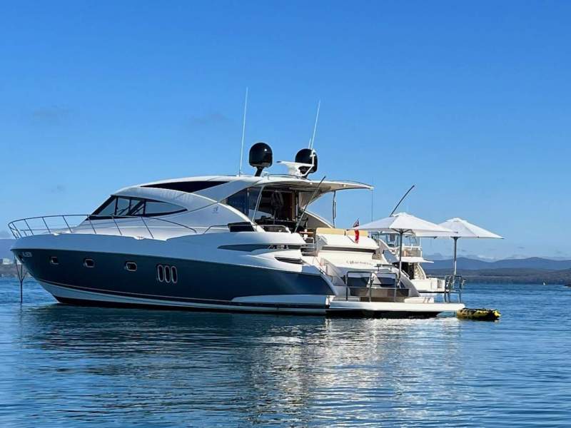 Riviera 5800 Sport Yacht