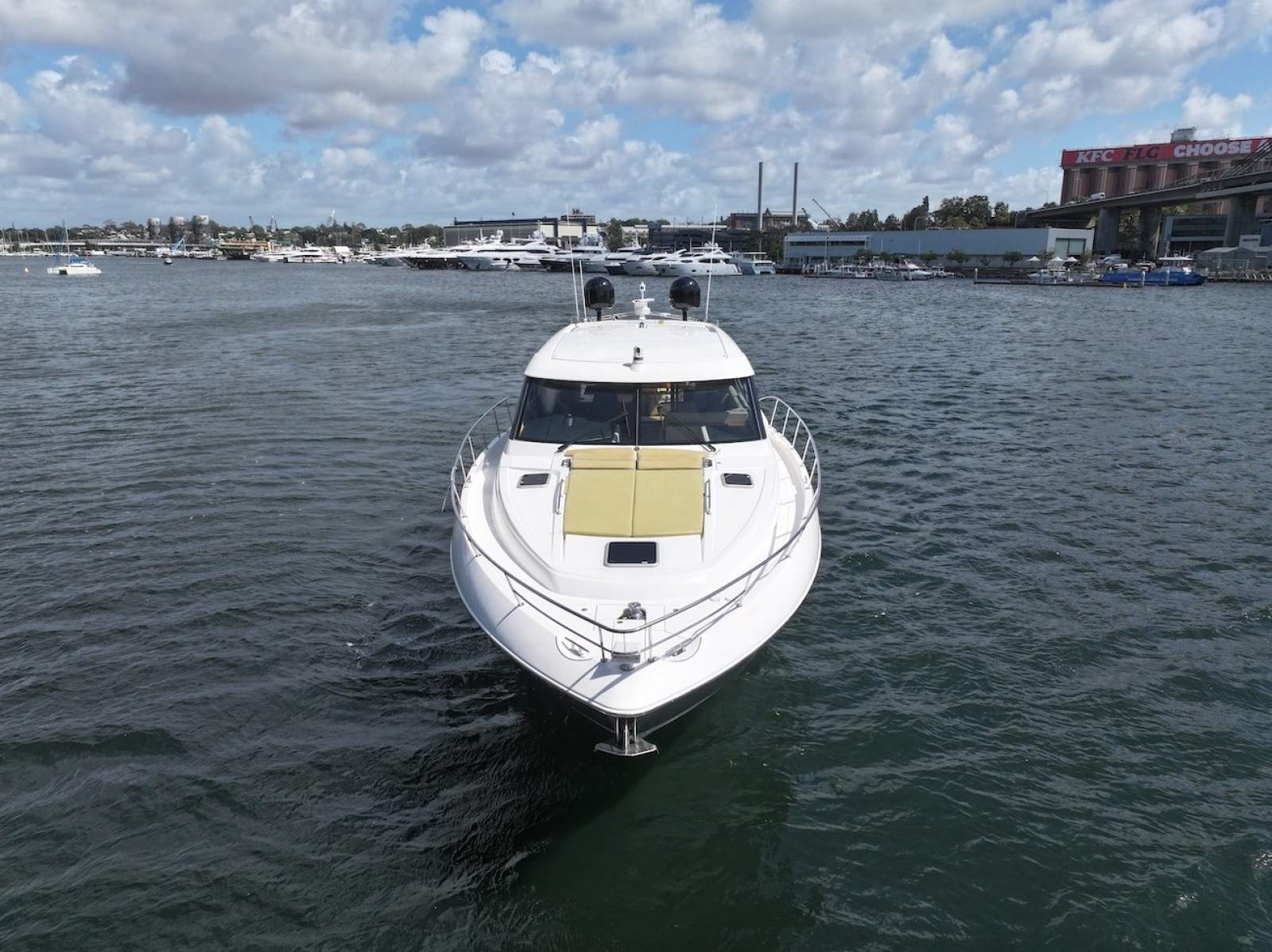 Riviera 5800 Sport Yacht