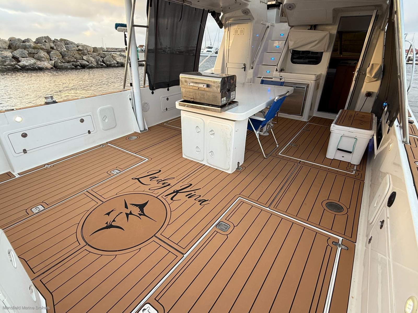 Leisurecat 450 Flybridge Sportscruiser