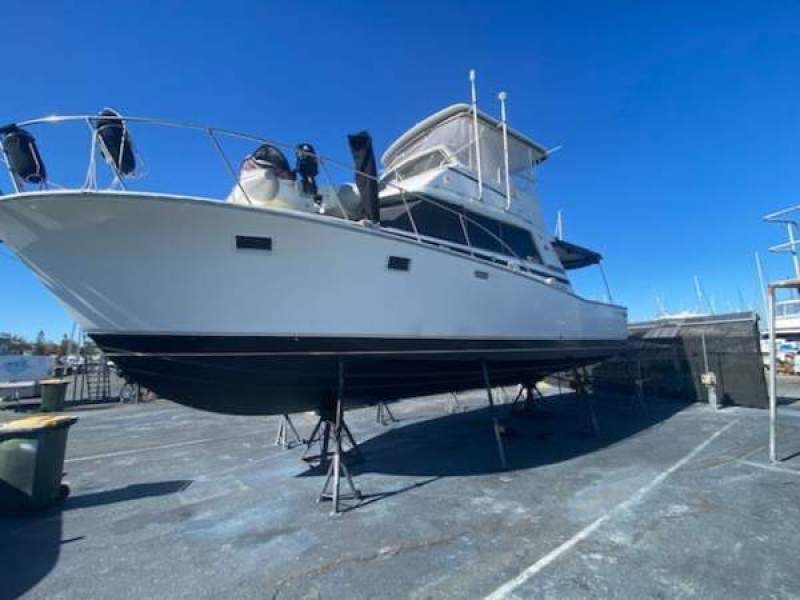 Bertram 38 Flybridge CABIN CRUISER