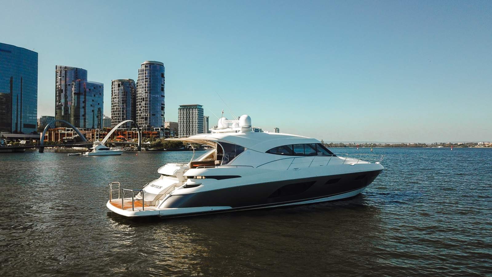 Riviera 6000 Sport Yacht