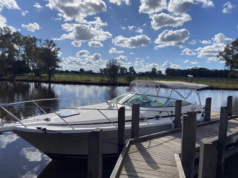 Riviera 3000 Offshore, Twin Diesel, Shaft Drive