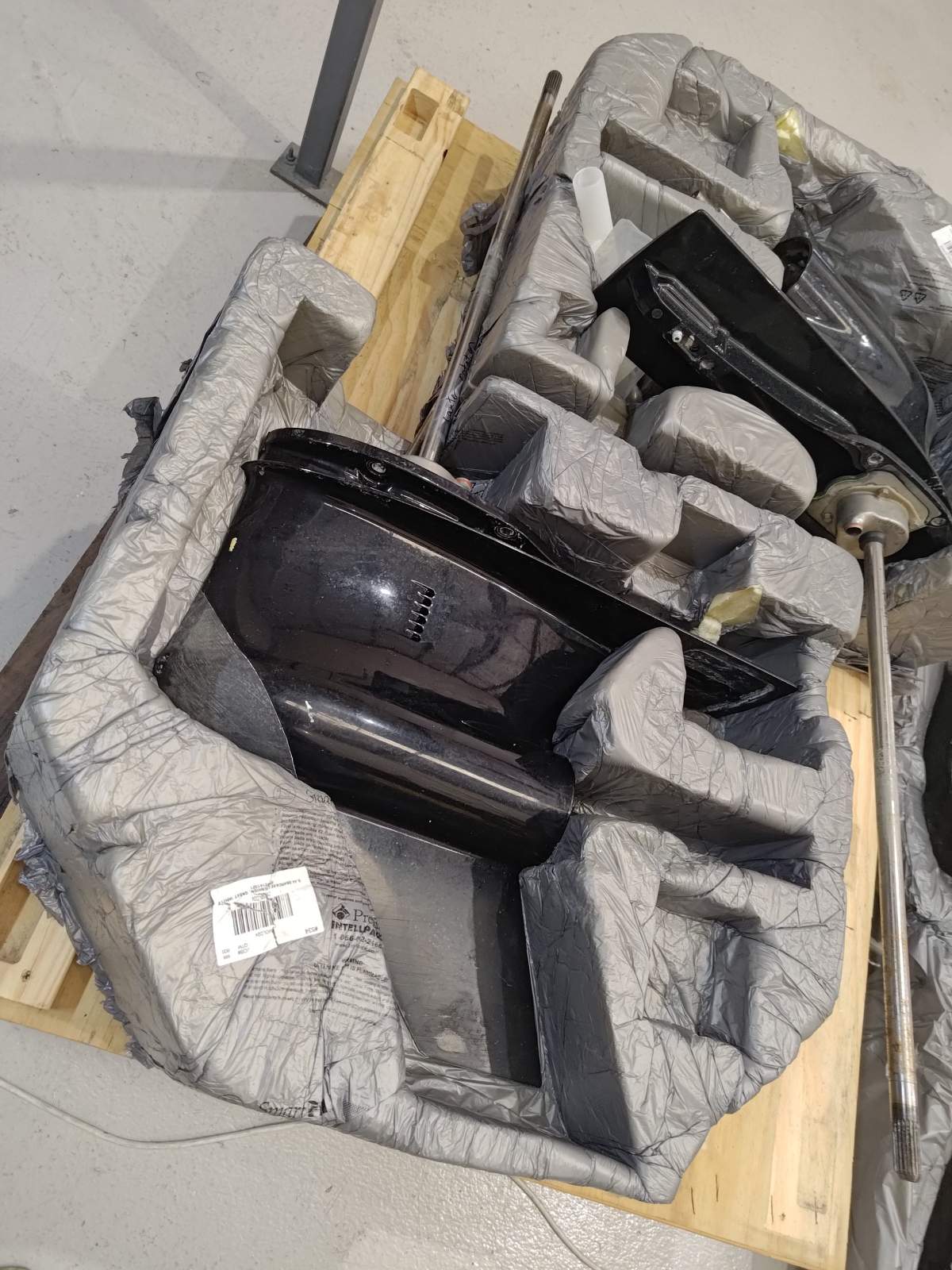 Mercury V6 XL Outboard Engine Legs (x2)