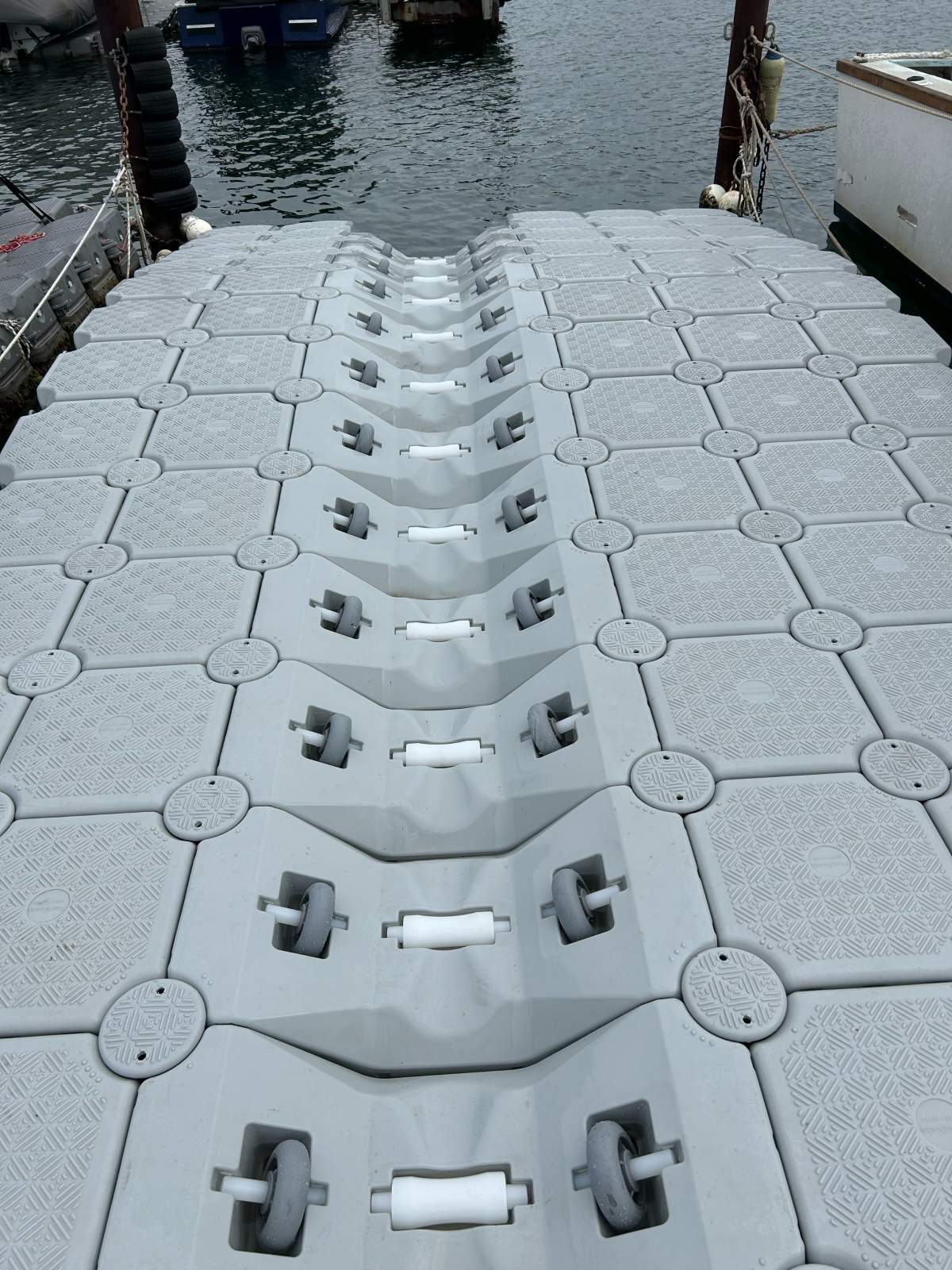 Float dock with air lift - near new