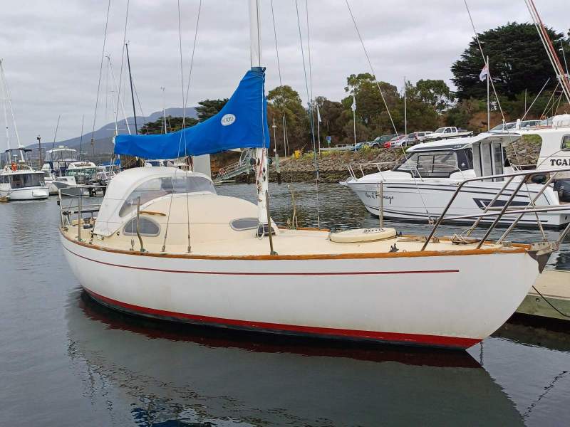 Swanson 27 Strongly built fibreglass cruiser/racer.