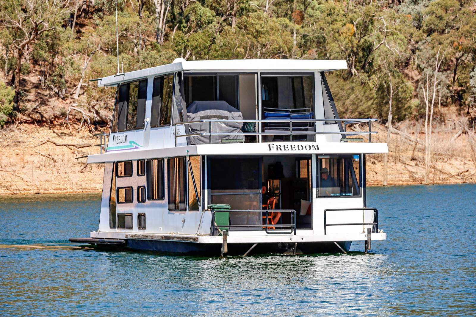 Freedom Houseboat Holiday Home on Lake Eildon:Freedom on Lake Eildon