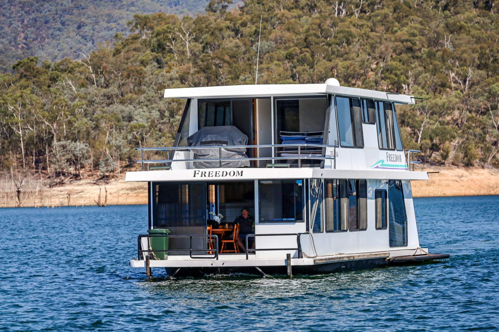 Freedom Houseboat Holiday Home on Lake Eildon:Freedom on Lake Eildon