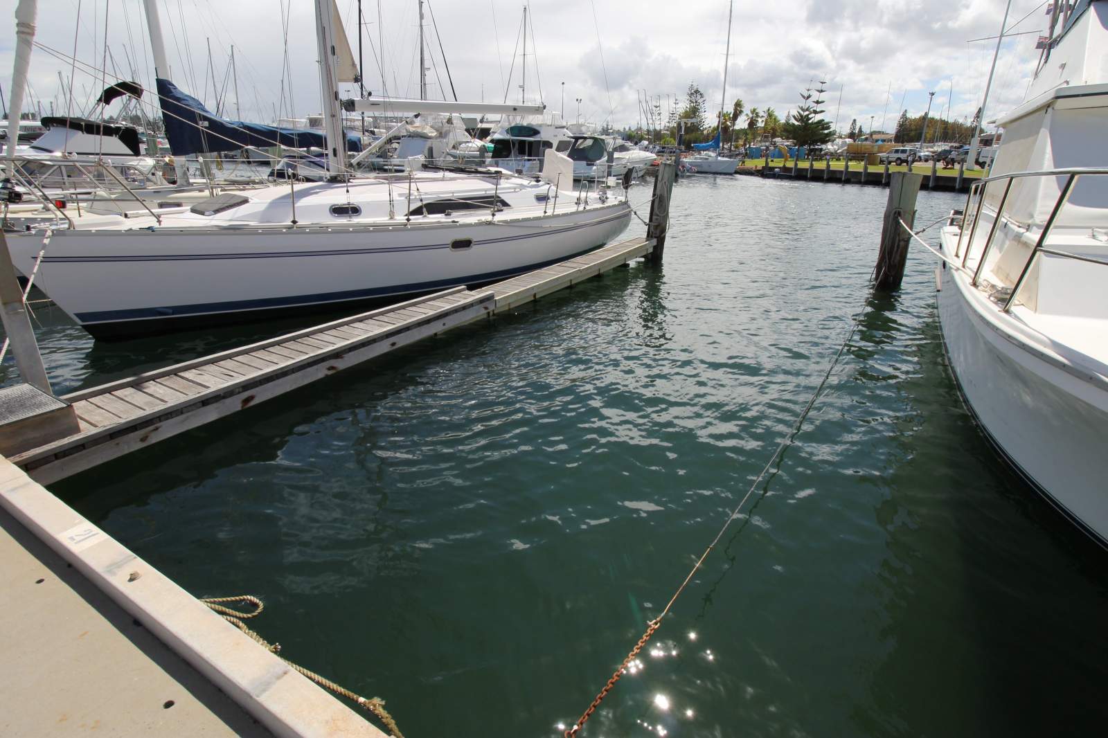 Location Location!! Prized Fremantle Sailing Club 10m Pen. (A21)