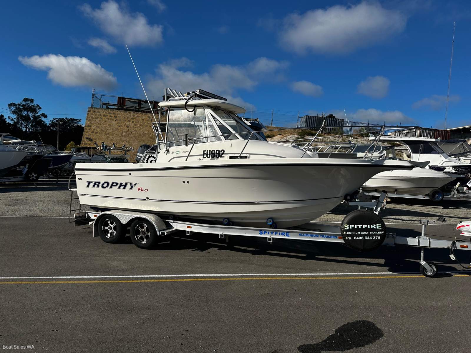 Trophy 2152 Walkaround Hard top