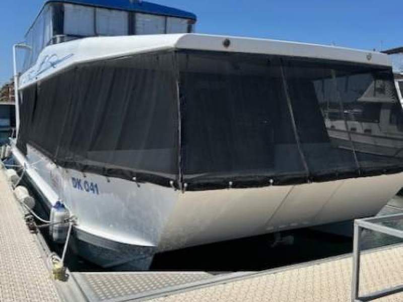 Hydro Cat HOUSE BOAT - LIVE OFF GRID
