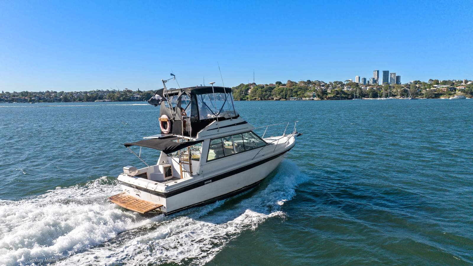 Riviera 32 Flybridge