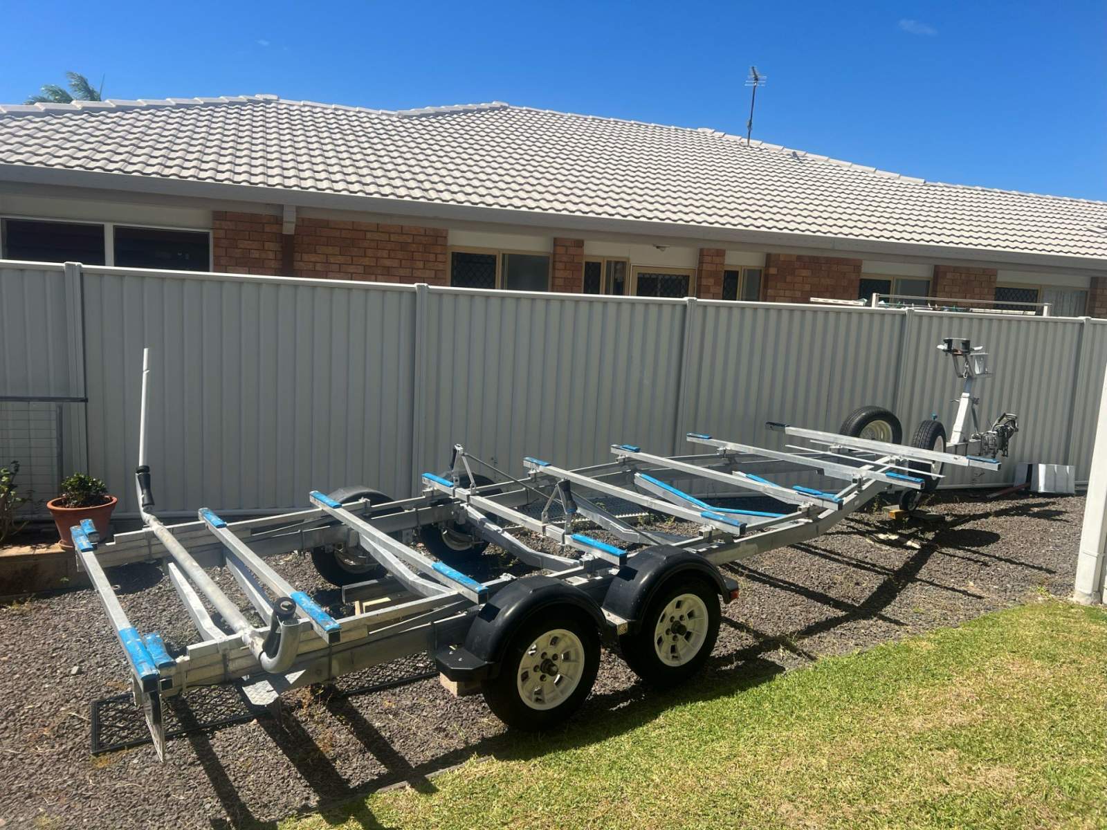 Runaway Bay Pontoon Boats 8m + Trailer